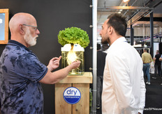 Dirk Blom from Dry Hydroponics gives an explanation.                 